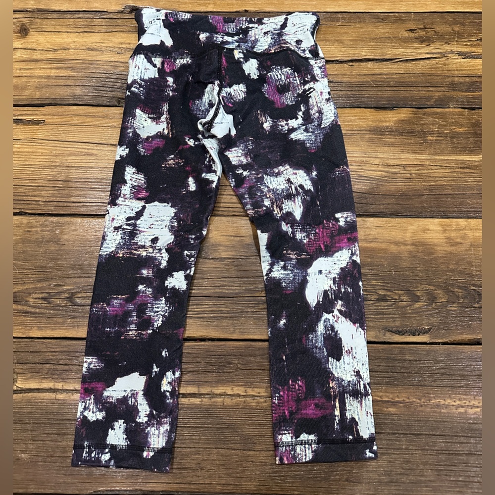 Lululemon Grey Pink Purple Capri Leggings